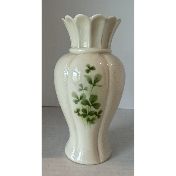 Donegal China Vase Irish Parian China Shamrocks Fluted Scalloped - Picture 1 of 7